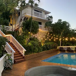 https://the-breeze-a-boutique-villa-experience.comcaribbean.com