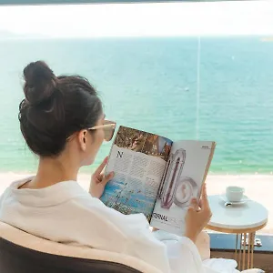 https://la-vague-hotel.nhatrangbesthotels.com