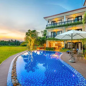 Sunkised Paddy Hotel